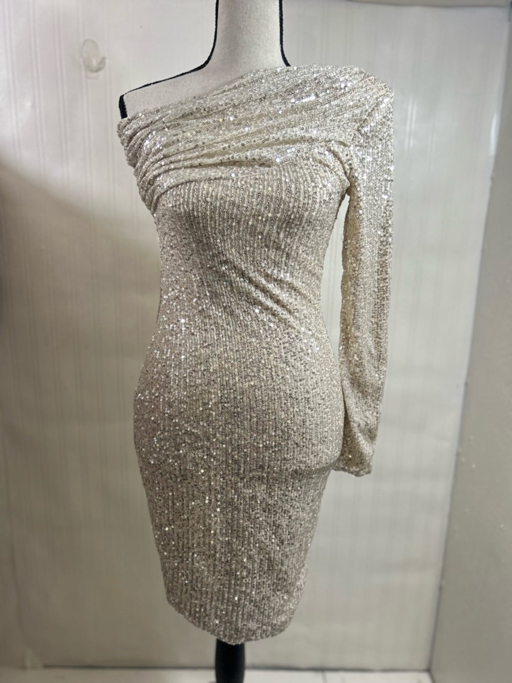 Sequin One-Shoulder Bodycon Dress in Champagne